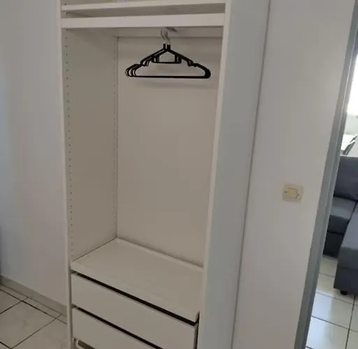 Spacieuse Et Confortable Maison Avec Garage *